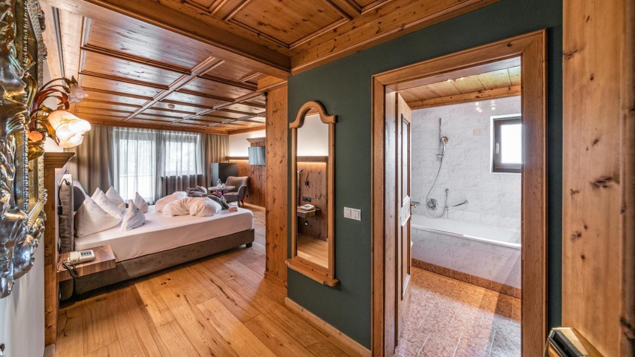Romantik Hotel Santer Dobbiaco Esterno foto