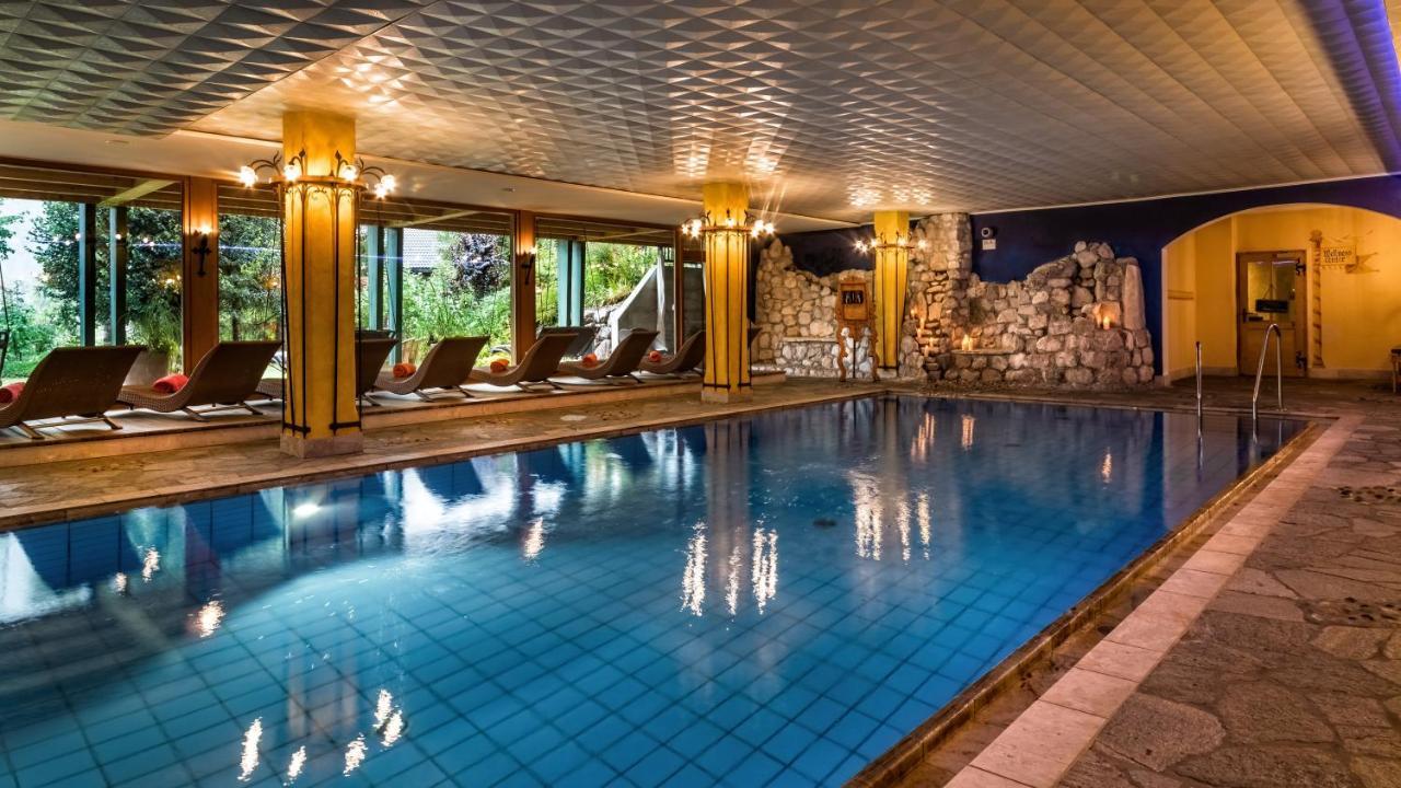 Romantik Hotel Santer Dobbiaco Esterno foto