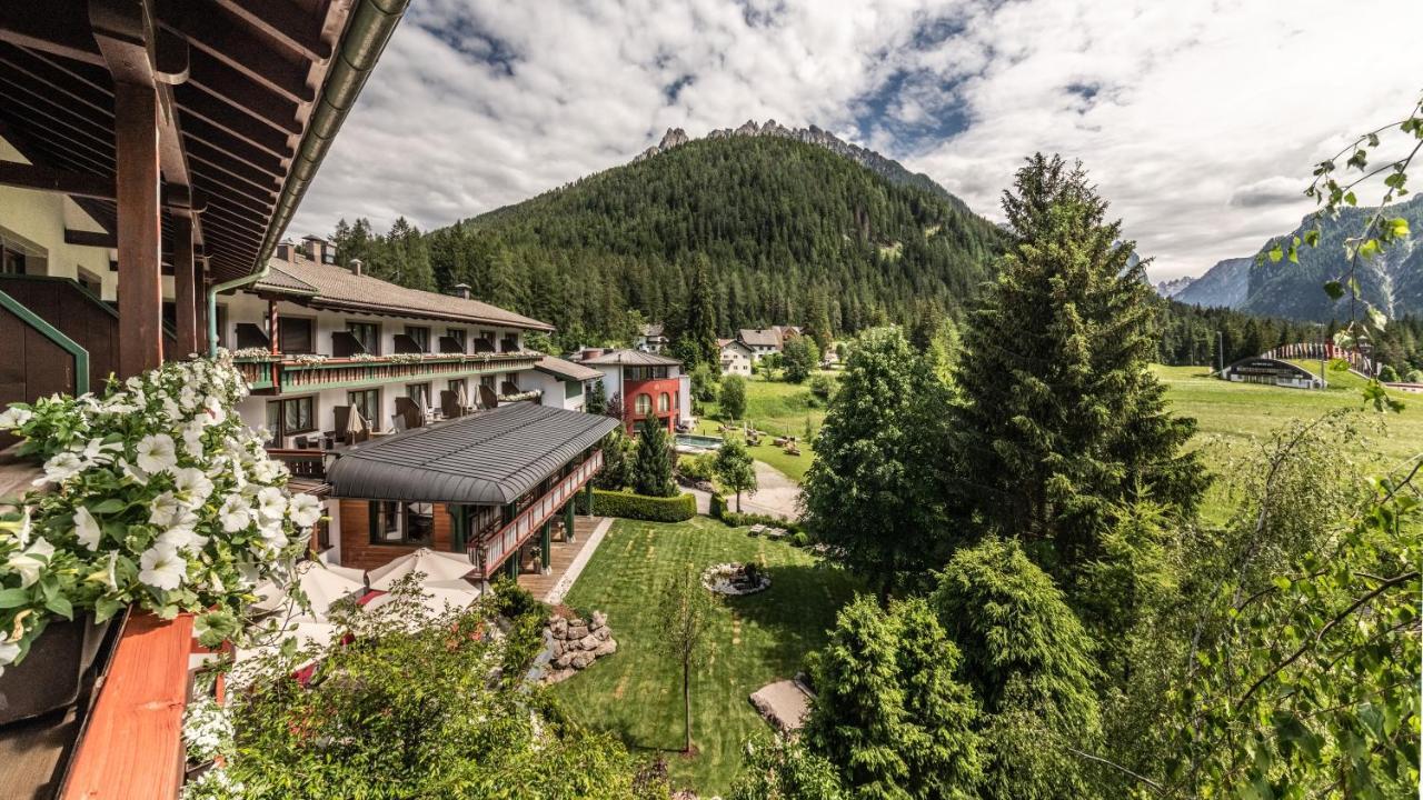 Romantik Hotel Santer Dobbiaco Esterno foto