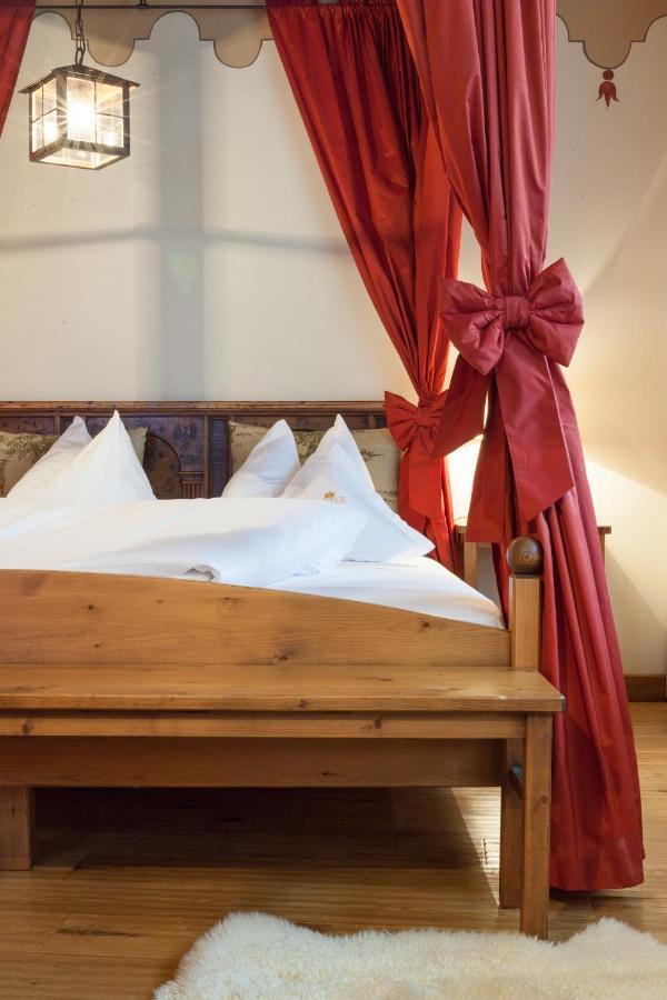 Romantik Hotel Santer Dobbiaco Esterno foto