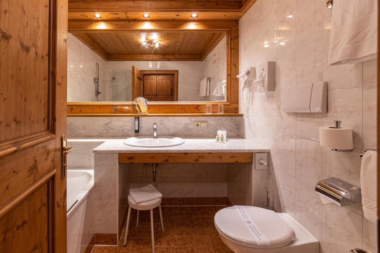 Romantik Hotel Santer Dobbiaco Esterno foto