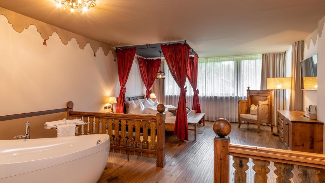 Romantik Hotel Santer Dobbiaco Esterno foto