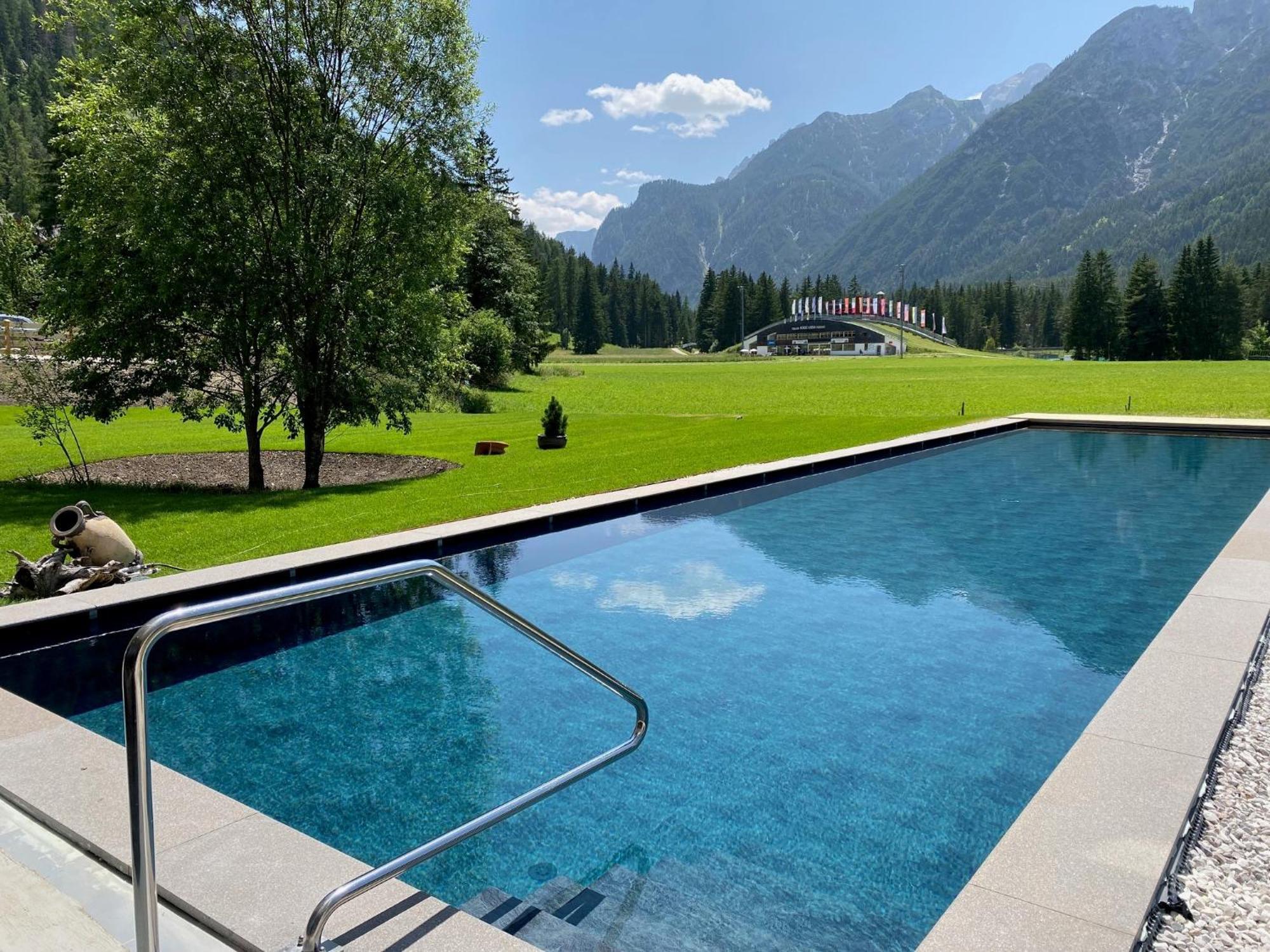 Romantik Hotel Santer Dobbiaco Esterno foto